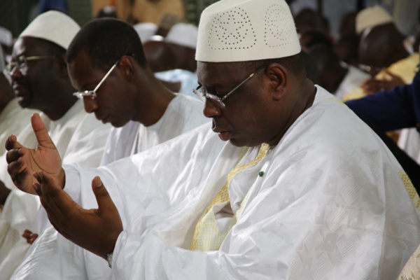 Macky Sall zappe la prière du vendredi à la Grande Mosquée de Touba Macky Sall zappe la prière du vendredi à la Grande Mosquée de Touba