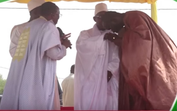 Vidéo-Touba : Vidéo-Émouvante retrouvaille entre Cissé Lô et Serigne Abdou Fatah devant Macky