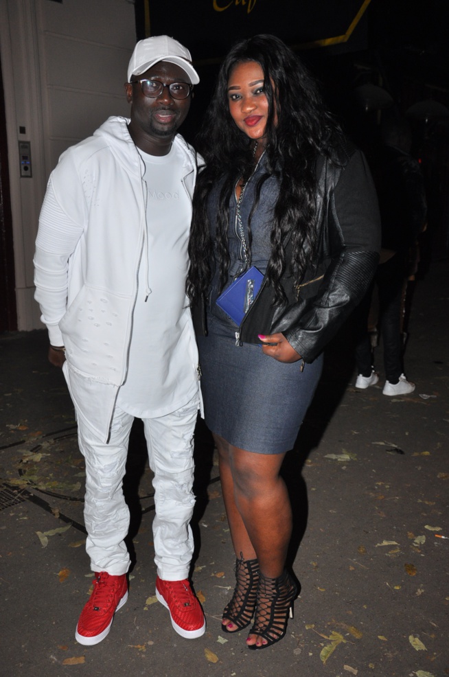 Thiané Faye, la fille de Mbaye Dieye Faye avec son mari Abou Gueye au Bataclan Thiané Faye, la fille de Mbaye Dieye Faye avec son mari Abou Gueye au Bataclan