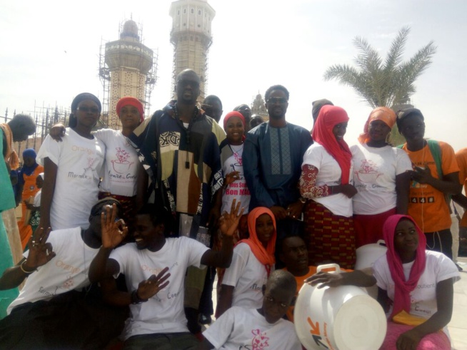 Oeuvres sociales: L'équipe de la marmite du coeur offre des "Berndés" aux talibés lors du Magal de Touba. Oeuvres sociales: L'équipe de la marmite du coeur offre des "Berndés" aux talibés lors du Magal de Touba.