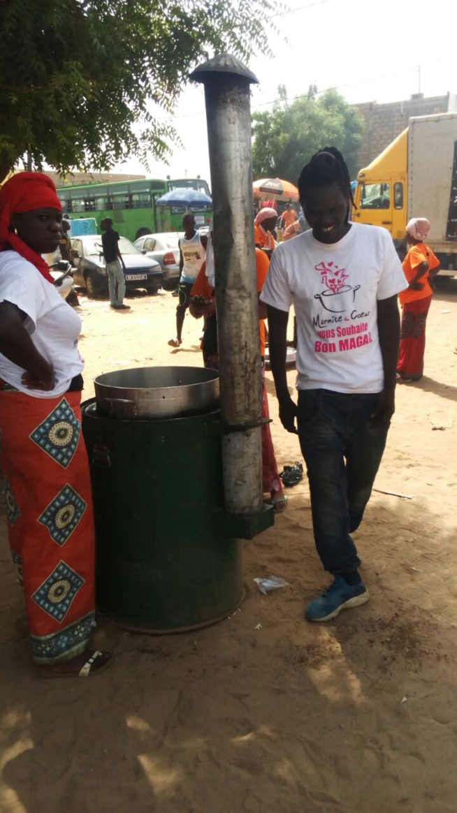 Oeuvres sociales: L'équipe de la marmite du coeur offre des "Berndés" aux talibés lors du Magal de Touba. Oeuvres sociales: L'équipe de la marmite du coeur offre des "Berndés" aux talibés lors du Magal de Touba.
