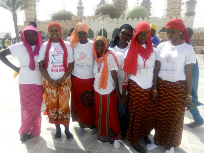 Oeuvres sociales: L'équipe de la marmite du coeur offre des "Berndés" aux talibés lors du Magal de Touba. Oeuvres sociales: L'équipe de la marmite du coeur offre des "Berndés" aux talibés lors du Magal de Touba.