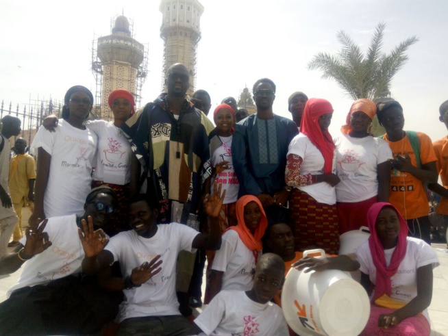 Oeuvres sociales: L'équipe de la marmite du coeur offre des "Berndés" aux talibés lors du Magal de Touba. Oeuvres sociales: L'équipe de la marmite du coeur offre des "Berndés" aux talibés lors du Magal de Touba.