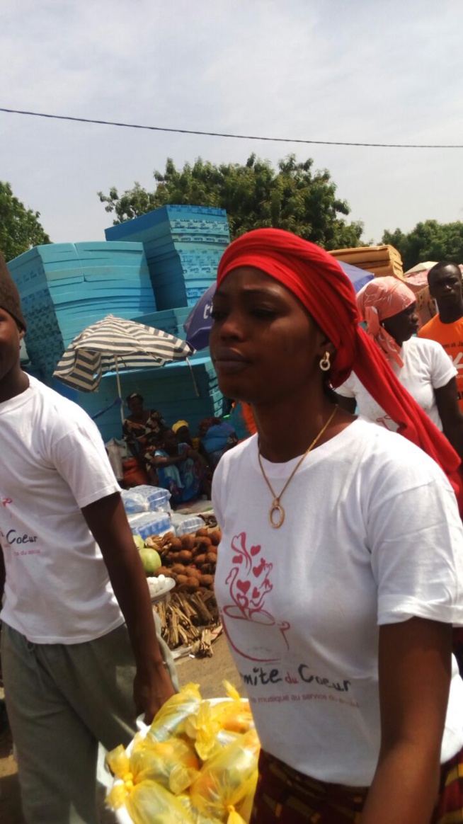 Oeuvres sociales: L'équipe de la marmite du coeur offre des "Berndés" aux talibés lors du Magal de Touba. Oeuvres sociales: L'équipe de la marmite du coeur offre des "Berndés" aux talibés lors du Magal de Touba.