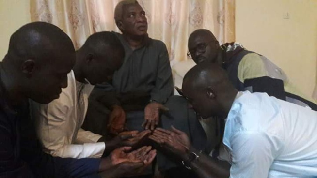 Le magal de l'ex capitaine des lions Papis Demba Cissé chez Serigne Abdou Karim à Ndindy. Le magal de l'ex capitaine des lions Papis Demba Cissé chez Serigne Abdou Karim à Ndindy.