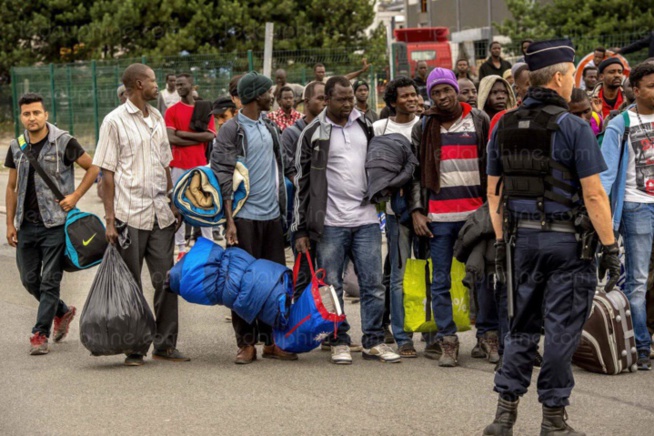Migrants : la France propose 2 500 euros pour rentrer au pays