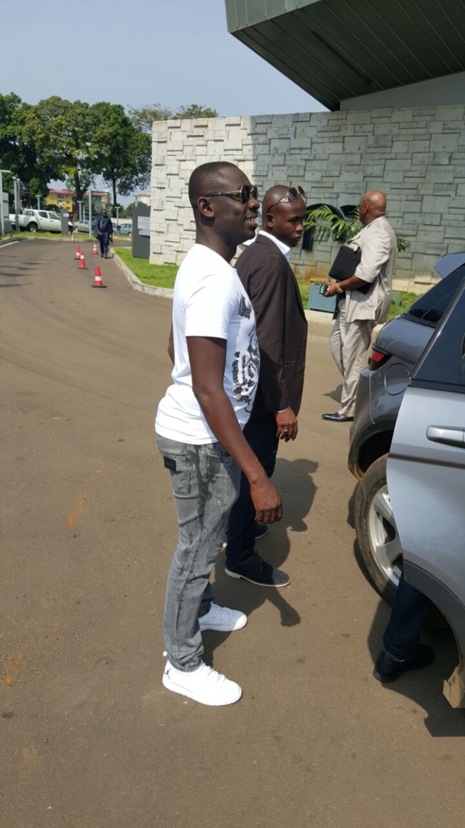 Voyage d'affaires en Guinée, le chanteur Pape Diouf à la rencontre du puissant homme d'affaires Mohamed Sylla de la Guinée avec son fidéle et loyale ami Marcel Djilass et Moustapha Diop.