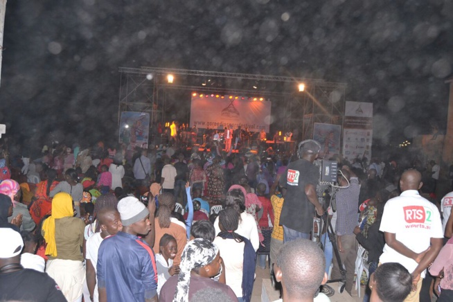 Pape Diouf et la génération consciente dans une dynamique de révolution au festival Gorée Diaspora. Rendez vous ce dimanche au Baramundi. Pape Diouf et la génération consciente dans une dynamique de révolution au festival Gorée Diaspora. Rendez vous ce dimanche au Baramundi.