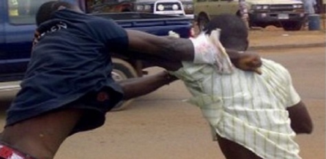 Guédiawaye: Un garçon de 20 ans assène plusieurs coups de couteau à son père