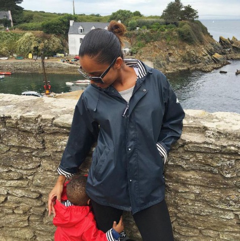 Léa Soukayna Ndiaye de la TFM et son fils, c'est mignon!! Léa Soukayna Ndiaye de la TFM et son fils, c'est mignon!!