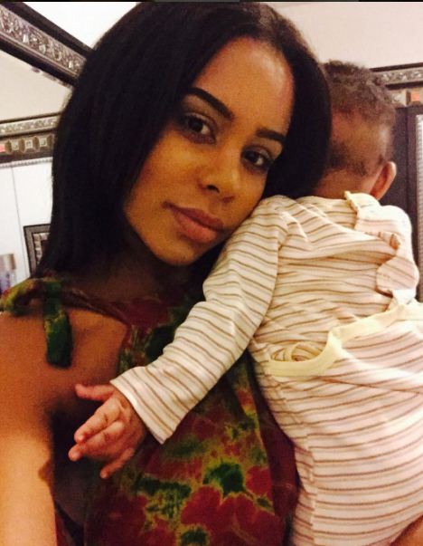 Léa Soukayna Ndiaye de la TFM et son fils, c'est mignon!! Léa Soukayna Ndiaye de la TFM et son fils, c'est mignon!!