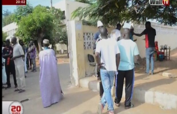 VIDEO: Un homme meurt en voulant s’inscrire pour l’obtention des nouvelles cartes d’identité. Regardez VIDEO: Un homme meurt en voulant s’inscrire pour l’obtention des nouvelles cartes d’identité. Regardez