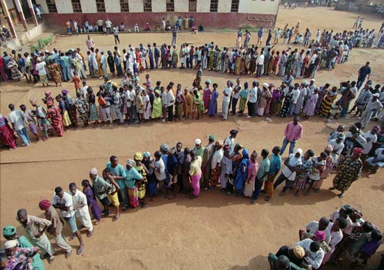 En images des élections en Gambie.