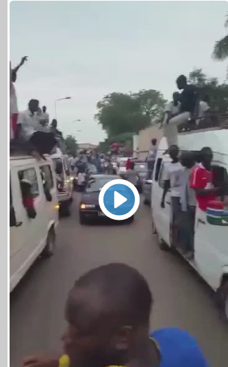 Vidéo: C'est la fête actuellement dans les rues en Gambie à la suite de la 'défaite' de Yayha Jammeh, regardez!!