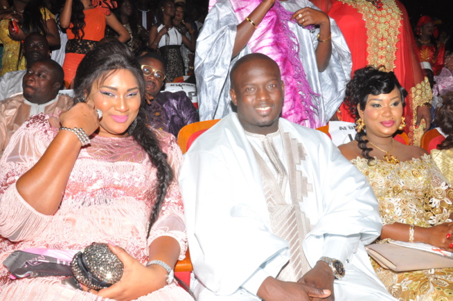 Bien entouré de son "awobourou kereum" et de sa "niarel kharitou djekereum", le jeune promoteur patron de ABC est aux anges.