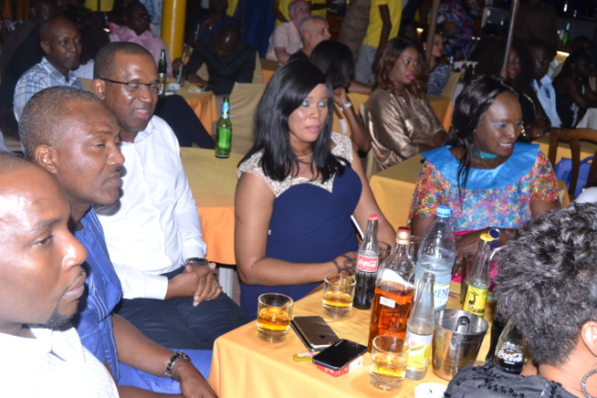 UN JUST 4 U plein à craquer. Pape diouf fête l'anniversaire de May de la boutique Esprit cosmétique représentante de MAKARI SUISSE. UN JUST 4 U plein à craquer. Pape diouf fête l'anniversaire de May de la boutique Esprit cosmétique représentante de MAKARI SUISSE.