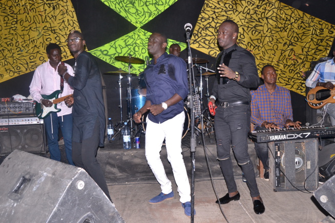 UN JUST 4 U plein à craquer. Pape diouf fête l'anniversaire de May de la boutique Esprit cosmétique représentante de MAKARI SUISSE. UN JUST 4 U plein à craquer. Pape diouf fête l'anniversaire de May de la boutique Esprit cosmétique représentante de MAKARI SUISSE.