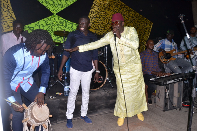 UN JUST 4 U plein à craquer. Pape diouf fête l'anniversaire de May de la boutique Esprit cosmétique représentante de MAKARI SUISSE. UN JUST 4 U plein à craquer. Pape diouf fête l'anniversaire de May de la boutique Esprit cosmétique représentante de MAKARI SUISSE.