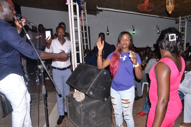 UN JUST 4 U plein à craquer. Pape diouf fête l'anniversaire de May de la boutique Esprit cosmétique représentante de MAKARI SUISSE. UN JUST 4 U plein à craquer. Pape diouf fête l'anniversaire de May de la boutique Esprit cosmétique représentante de MAKARI SUISSE.