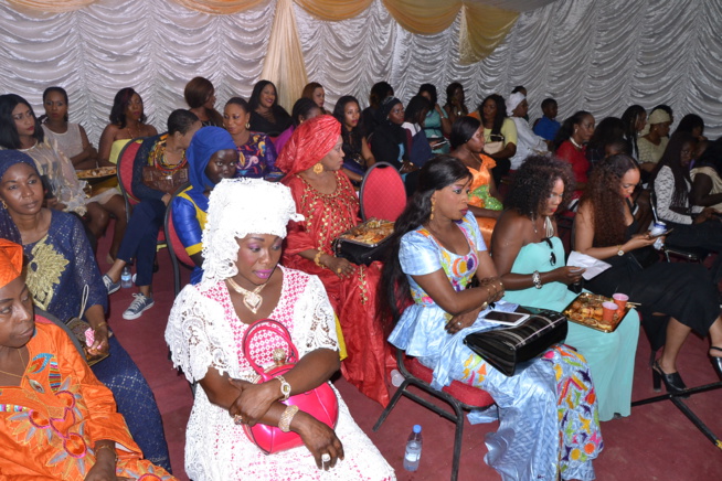 La marque MAKARI SUISSE arrive à Dakar, représentée par Esprit Cosmétique sise à Sacré Coeur à 300 m de la boulangerie Jaune. Pape Diouf et Waly Seck à l'inauguration. La marque MAKARI SUISSE arrive à Dakar, représentée par Esprit Cosmétique sise à Sacré Coeur à 300 m de la boulangerie Jaune. Pape Diouf et Waly Seck à l'inauguration.