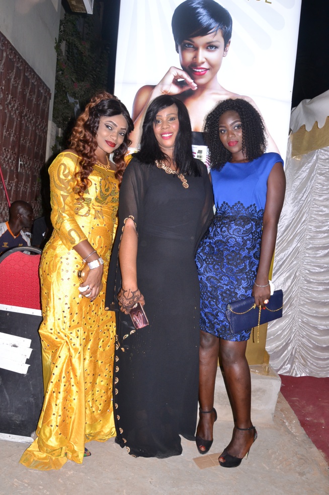 La marque MAKARI SUISSE arrive à Dakar, représentée par Esprit Cosmétique sise à Sacré Coeur à 300 m de la boulangerie Jaune. Pape Diouf et Waly Seck à l'inauguration. La marque MAKARI SUISSE arrive à Dakar, représentée par Esprit Cosmétique sise à Sacré Coeur à 300 m de la boulangerie Jaune. Pape Diouf et Waly Seck à l'inauguration.