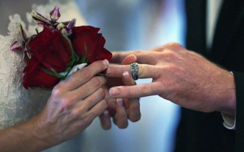 Un mari découvre sur Facebook que son épouse s’est mariée avec son amant Un mari découvre sur Facebook que son épouse s’est mariée avec son amant