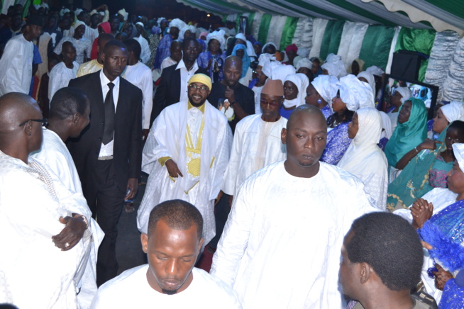 MAOLOUD 2016 Chez Sheikh Alassane Sne "TARRE YALLA" en images. MAOLOUD 2016 Chez Sheikh Alassane Sne "TARRE YALLA" en images.