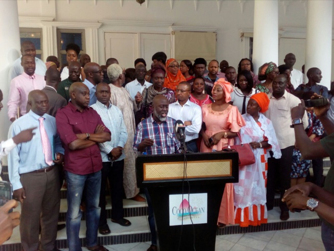 URGENT!VIDEO: Sherif Tambedou le président de l'association des avocats de la Gambie boycott le tribunal. URGENT!VIDEO: Sherif Tambedou le président de l'association des avocats de la Gambie boycott le tribunal.