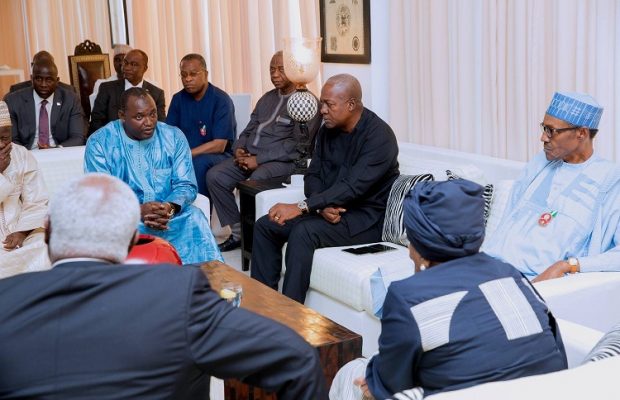 URGENT GAMBIE: Les militaires prennent le contrôle de la commission électorale, Jammeh aurait reconnu sa défaite mais exige de … URGENT GAMBIE: Les militaires prennent le contrôle de la commission électorale, Jammeh aurait reconnu sa défaite mais exige de …