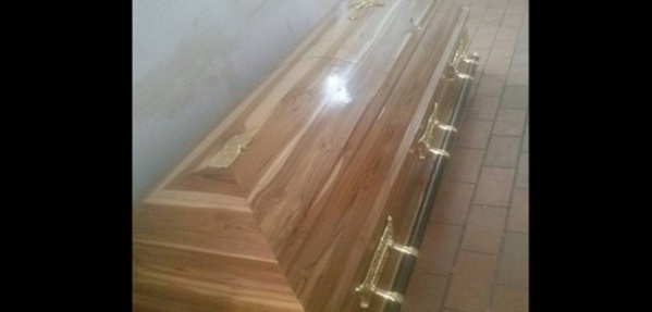 Nigeria: Il meurt dans un cercueil pendant un faux miracle d’un pasteur Nigeria: Il meurt dans un cercueil pendant un faux miracle d’un pasteur
