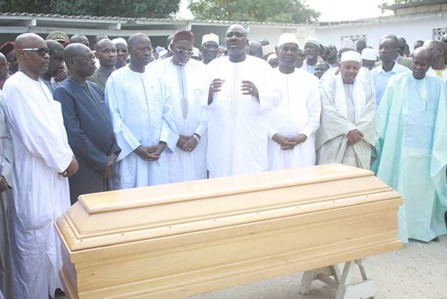 Levé du corps, le feu Diamantaire El Hadj Yoro Basse a rejoint son dernier demeure à Ourossogui. Levé du corps, le feu Diamantaire El Hadj Yoro Basse a rejoint son dernier demeure à Ourossogui.