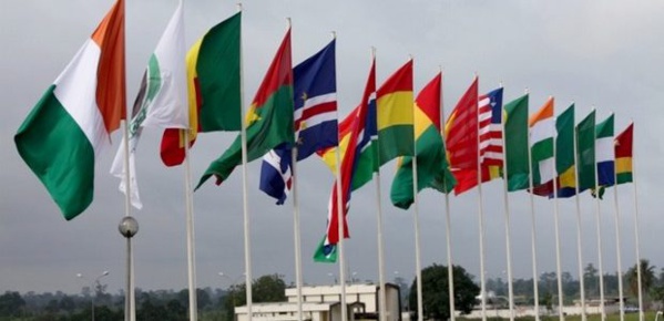 La crise post-électorale gambienne au cœur du sommet de la Cédéao :les dirigeants ouest-africains présents se sont enfermés pour une réunion à huis clos La crise post-électorale gambienne au cœur du sommet de la Cédéao :les dirigeants ouest-africains présents se sont enfermés pour une réunion à huis clos