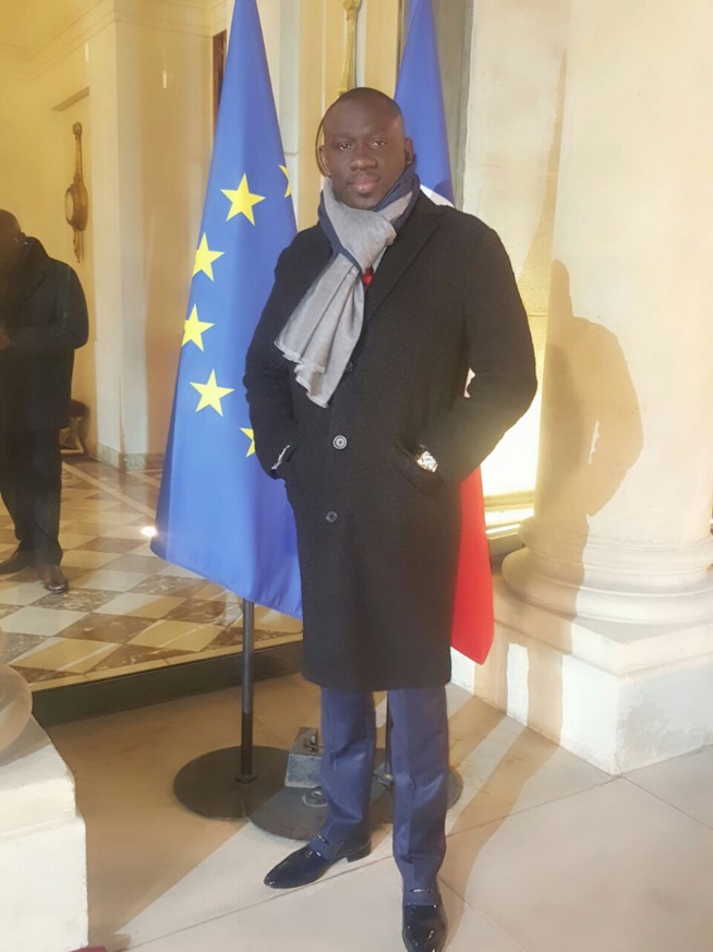 Le Président Français François Hollande porte son choix sur l'artiste Pape Diouf pour animer la soirée de gala dédiée à son Excellence le Président Macky Sall à L' Elysé de Paris. Le Président Français François Hollande porte son choix sur l'artiste Pape Diouf pour animer la soirée de gala dédiée à son Excellence le Président Macky Sall à L' Elysé de Paris.