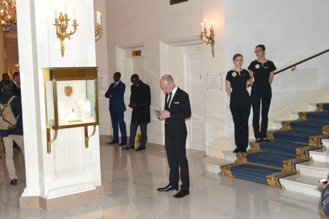 En images  le retour du Président Macky Sall et son épouse au Senegal après son séjour à Paris.