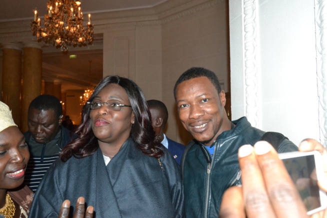 En images  le retour du Président Macky Sall et son épouse au Senegal après son séjour à Paris.