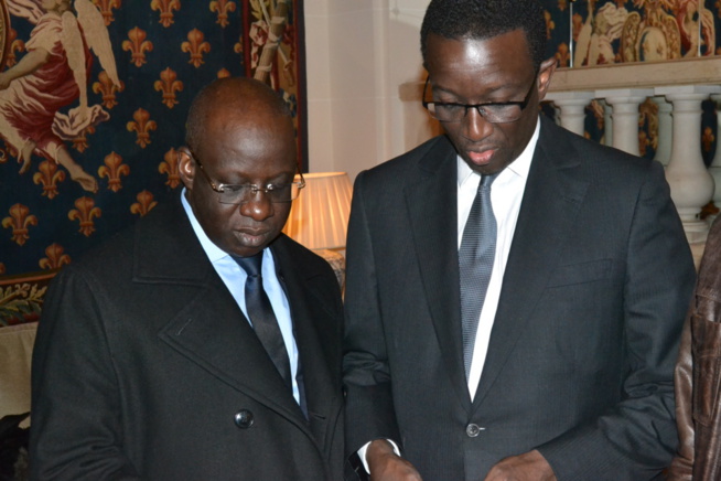 En images le retour du Président Macky Sall et son épouse au Senegal après son séjour à Paris. En images le retour du Président Macky Sall et son épouse au Senegal après son séjour à Paris.