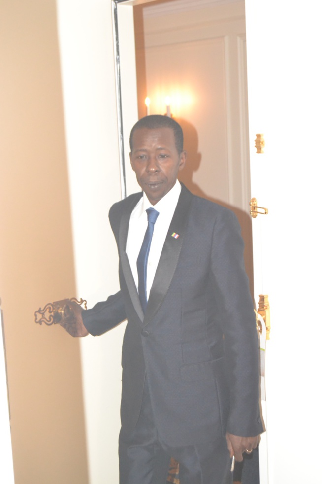 L'homme d'affaire Cheikh Amar patron du groupe Holding Amar invité du président Macky Sall à Paris: A coeur ouvert sur les perspectives de l'économie au Senegal. L'homme d'affaire Cheikh Amar patron du groupe Holding Amar invité du président Macky Sall à Paris: A coeur ouvert sur les perspectives de l'économie au Senegal.
