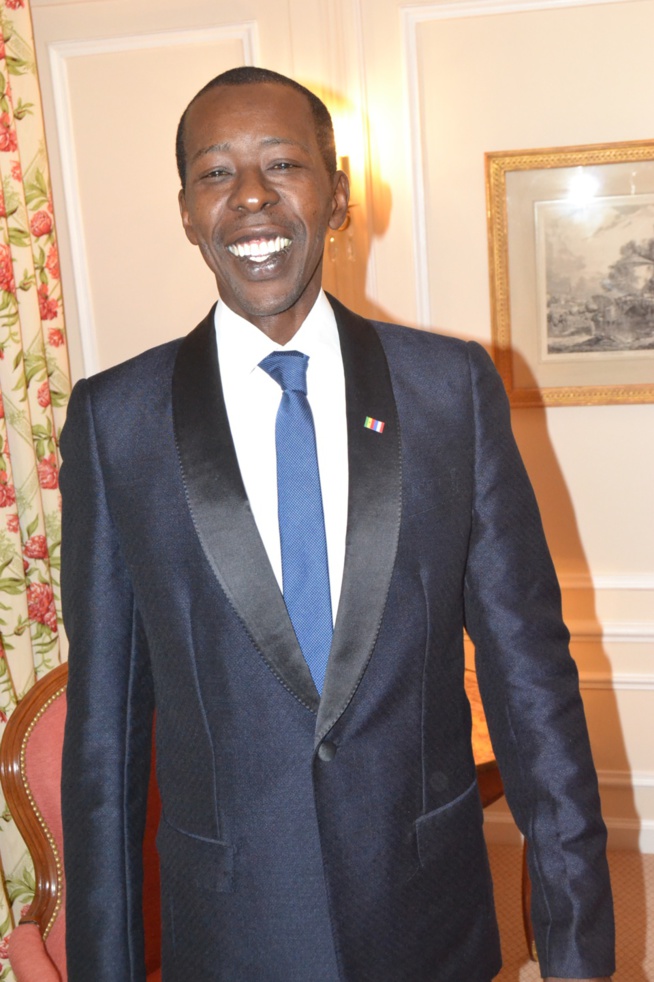 L'homme d'affaire Cheikh Amar patron du groupe Holding Amar invité du président Macky Sall à Paris: A coeur ouvert sur les perspectives de l'économie au Senegal. L'homme d'affaire Cheikh Amar patron du groupe Holding Amar invité du président Macky Sall à Paris: A coeur ouvert sur les perspectives de l'économie au Senegal.