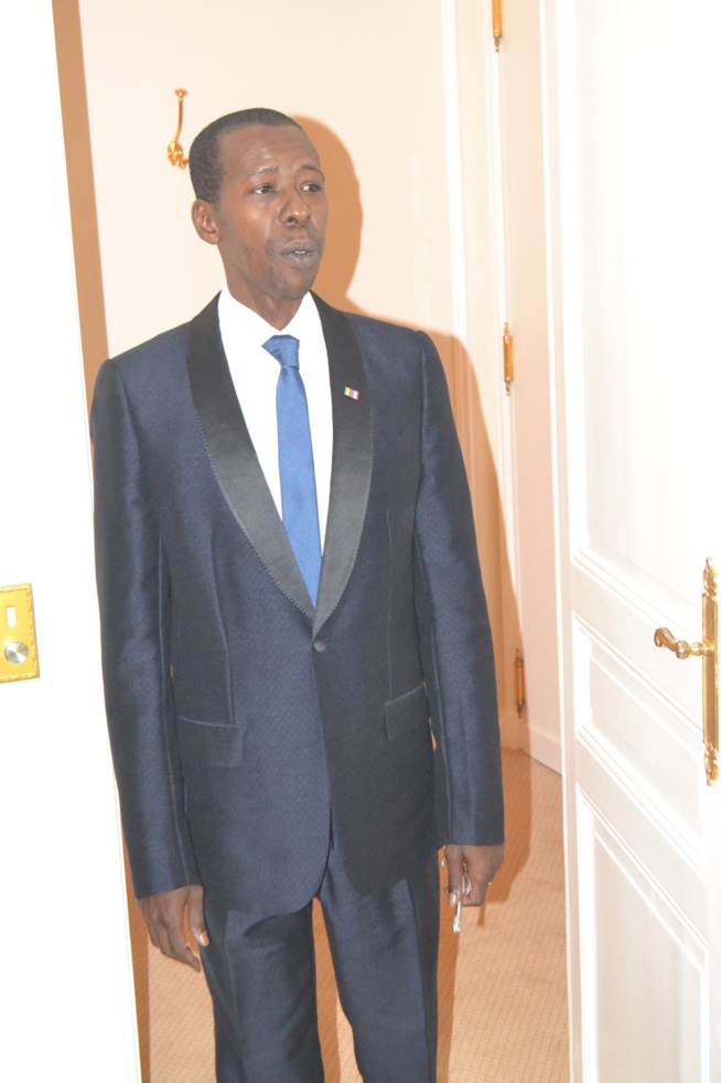L'homme d'affaire Cheikh Amar patron du groupe Holding Amar invité du président Macky Sall à Paris: A coeur ouvert sur les perspectives de l'économie au Senegal. L'homme d'affaire Cheikh Amar patron du groupe Holding Amar invité du président Macky Sall à Paris: A coeur ouvert sur les perspectives de l'économie au Senegal.