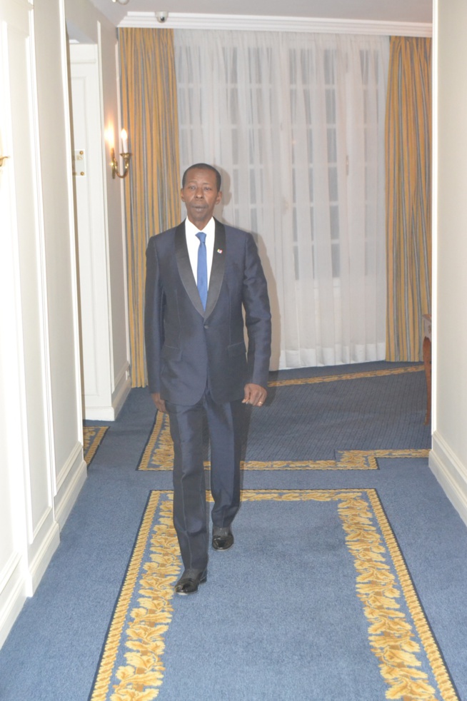 L'homme d'affaire Cheikh Amar patron du groupe Holding Amar invité du président Macky Sall à Paris: A coeur ouvert sur les perspectives de l'économie au Senegal. L'homme d'affaire Cheikh Amar patron du groupe Holding Amar invité du président Macky Sall à Paris: A coeur ouvert sur les perspectives de l'économie au Senegal.