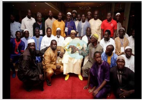 Gambie: le président élu Adama Barrow reçoit une délégation de Tallinding et Brikama montrant leur soutien et leur solidarité aprés sa victoire Gambie: le président élu Adama Barrow reçoit une délégation de Tallinding et Brikama montrant leur soutien et leur solidarité aprés sa victoire