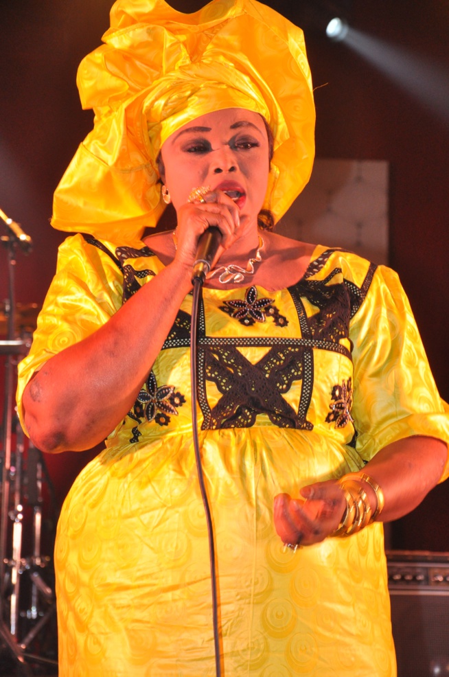 PRESTATION de Khady Mboup au Dock Haussman de Paris ce 24 décembre. Regardez PRESTATION de Khady Mboup au Dock Haussman de Paris ce 24 décembre. Regardez