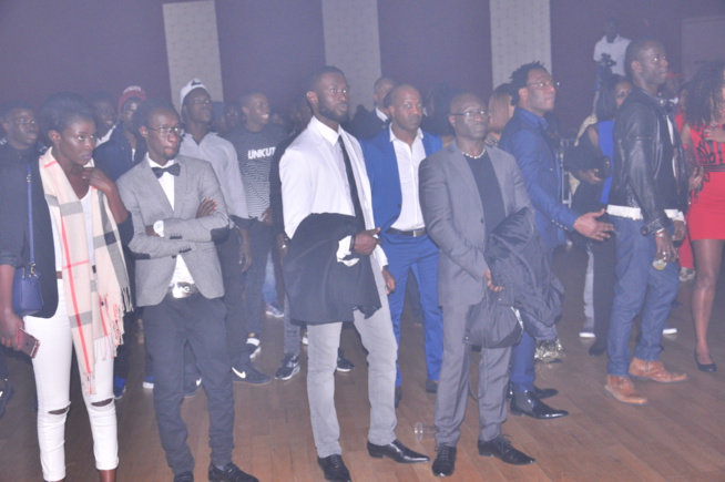 Tournée Européenne: Assane Ndiaye dans l'ambiance des Docks Haussman de Paris. Tournée Européenne: Assane Ndiaye dans l'ambiance des Docks Haussman de Paris.