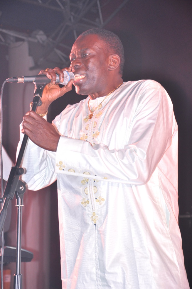 Tournée Européenne: Assane Ndiaye dans l'ambiance des Docks Haussman de Paris. Tournée Européenne: Assane Ndiaye dans l'ambiance des Docks Haussman de Paris.