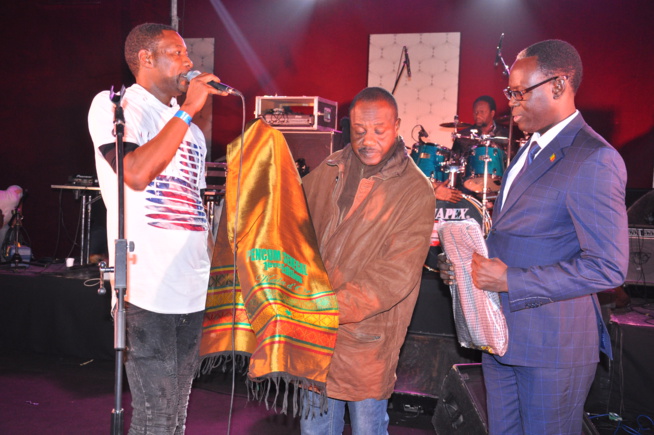 Remise des "KALAS D"EXCELLENCE" par "Pencum Sénégal" aux Sénégalais influents de la diaspora Remise des "KALAS D"EXCELLENCE" par "Pencum Sénégal" aux Sénégalais influents de la diaspora