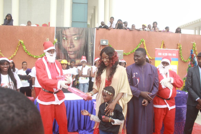 Noël: Coumba Gawlo et les enfants, 12 ans de complicité Noël: Coumba Gawlo et les enfants, 12 ans de complicité