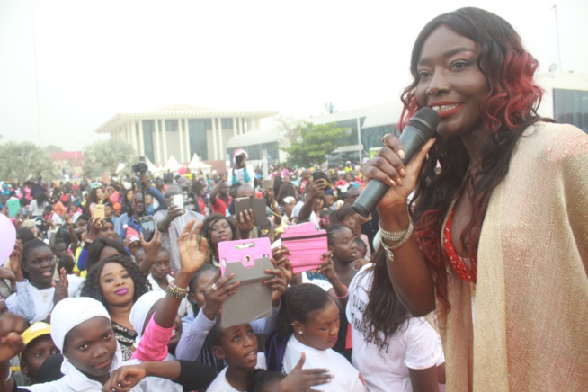 Noël: Coumba Gawlo et les enfants, 12 ans de complicité Noël: Coumba Gawlo et les enfants, 12 ans de complicité