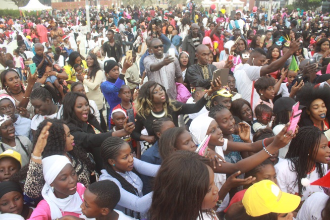 Noël: Coumba Gawlo et les enfants, 12 ans de complicité Noël: Coumba Gawlo et les enfants, 12 ans de complicité