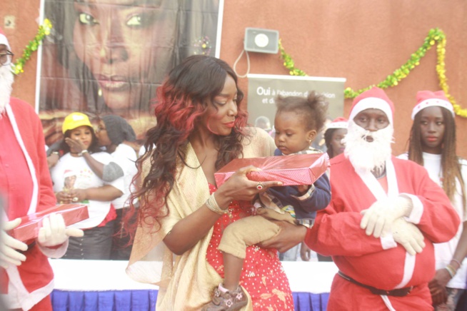 Noël: Coumba Gawlo et les enfants, 12 ans de complicité Noël: Coumba Gawlo et les enfants, 12 ans de complicité