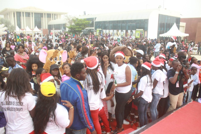 Noël: Coumba Gawlo et les enfants, 12 ans de complicité Noël: Coumba Gawlo et les enfants, 12 ans de complicité